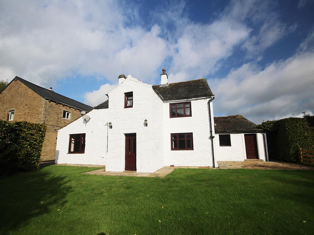 3 bedroom detached house To Let in Barnoldswick - Main Image